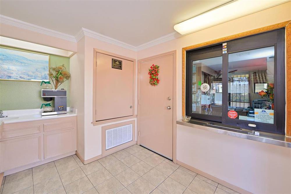 Americas Best Value Inn Houston Heights At I-45 Interior photo