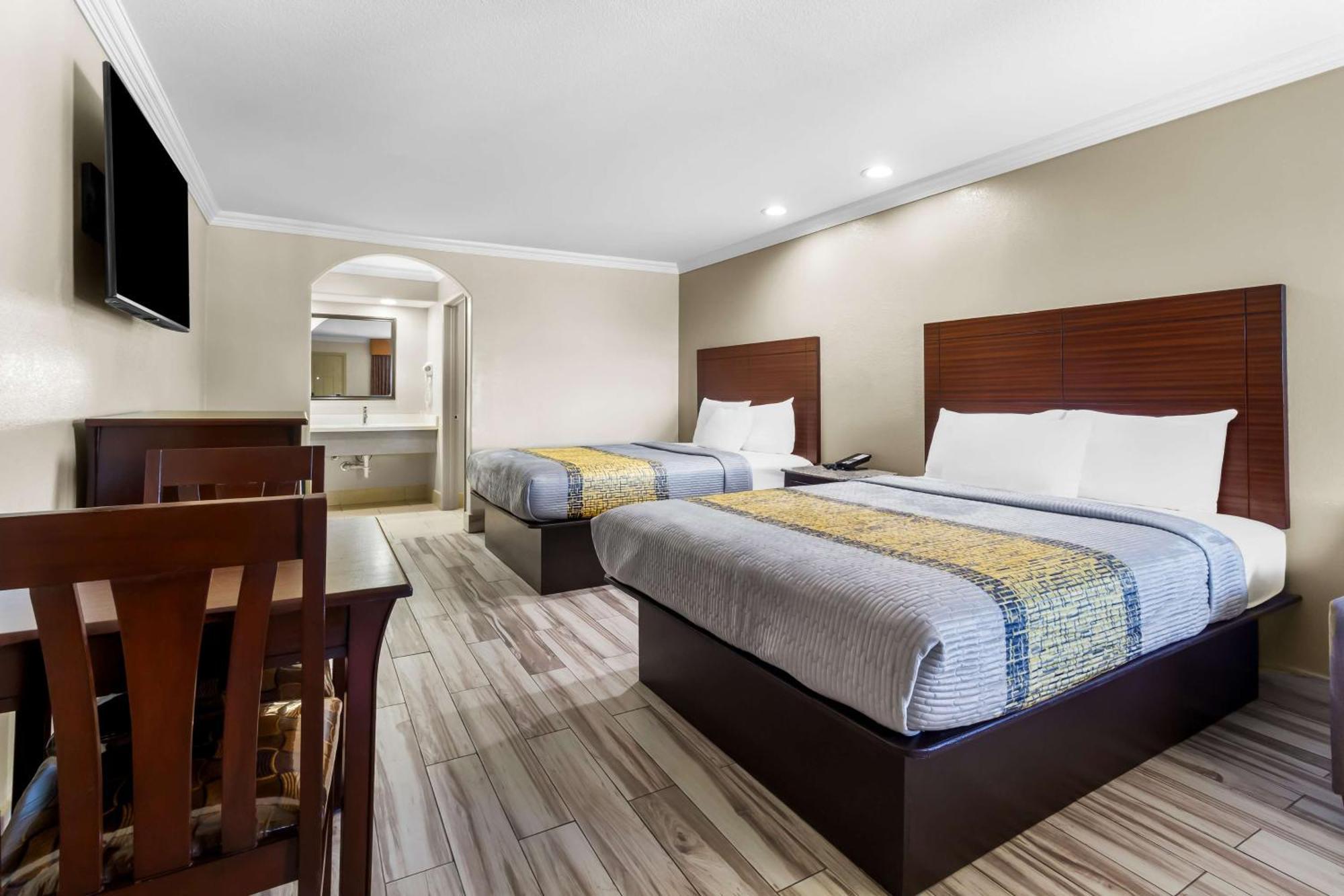 Americas Best Value Inn Houston Heights At I-45 Exterior photo