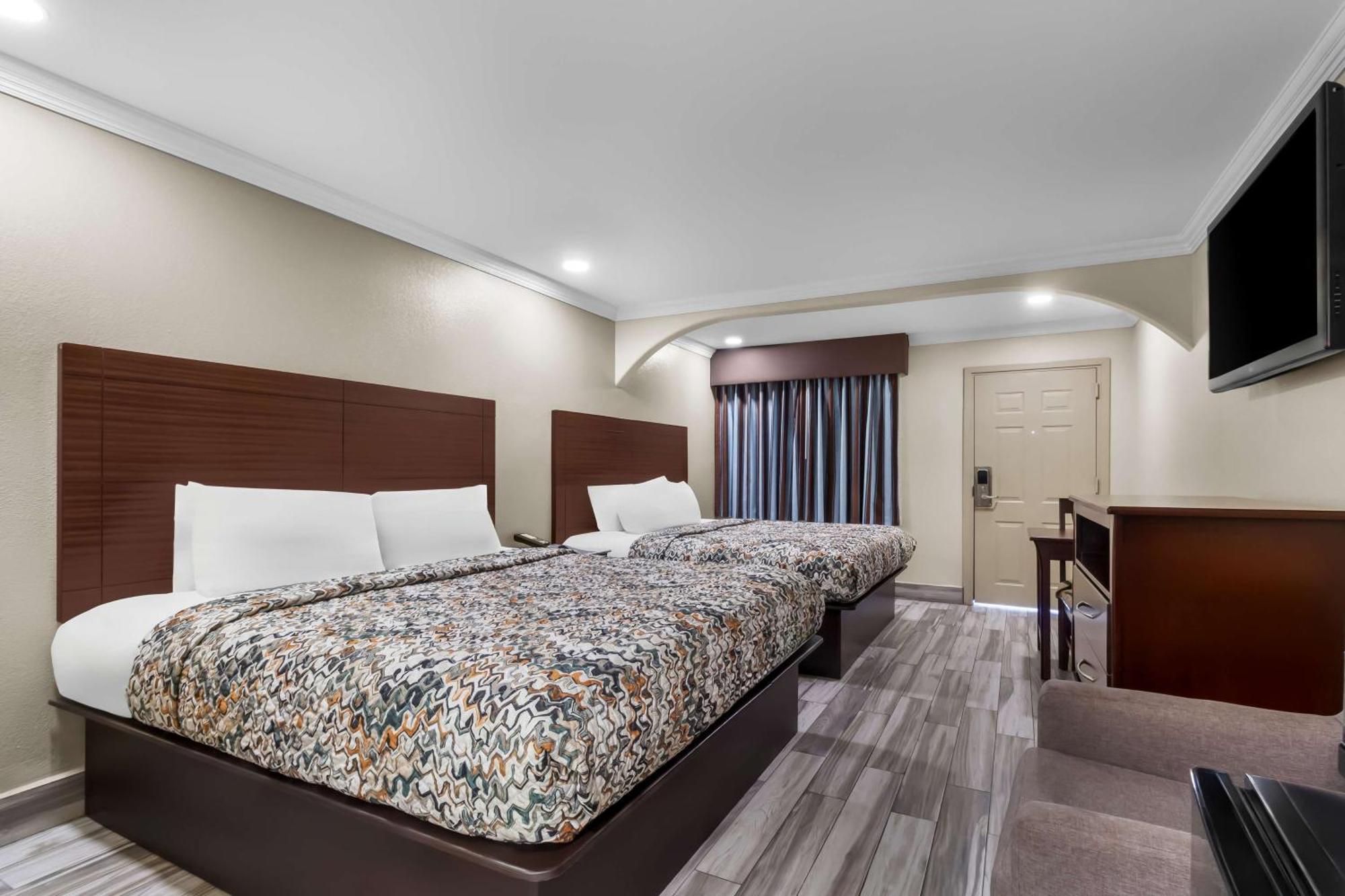 Americas Best Value Inn Houston Heights At I-45 Exterior photo